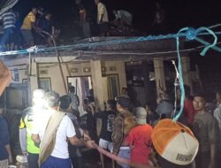 Diduga Korsleting Listrik, Rumah Dua Lantai di Pakenjeng Terbakar
